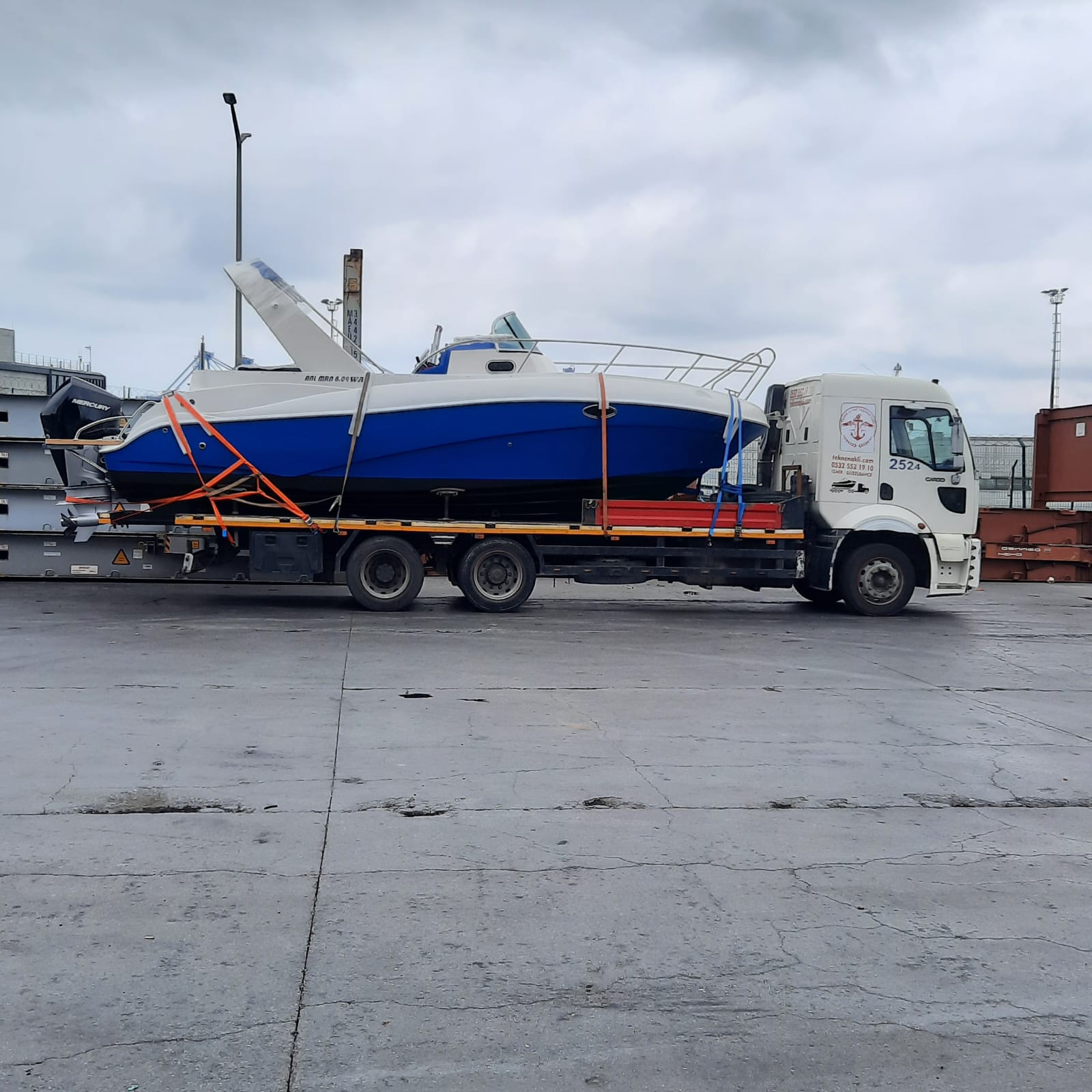 Hız Teknesi Taşıma İşlemi 